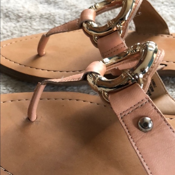 NINE WEST--THONG SANDALS - Picture 3 of 3